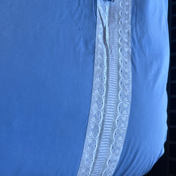 Blue & White Eyelet Bed Cover & 2 Matching Pillowcases - Picture 4 of 8